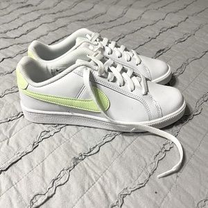 BRAND NEW NIKE court royale